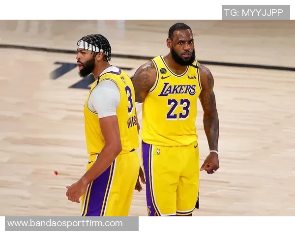 里夫斯分享与东詹并肩作战的感受与三位无私创造者的默契配合 里夫斯分享与东詹并肩作战的感受与三位无私创造者的默契配合