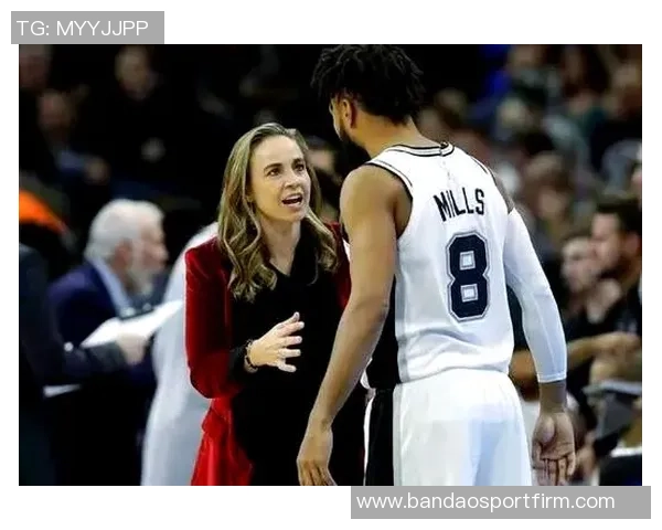 哈蒙执教王牌四年三夺总冠军成就WNBA传奇教练之路