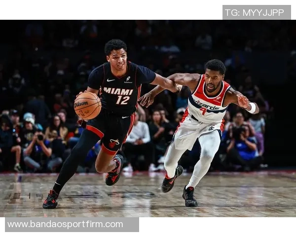 凯沙约翰逊砍下14分12板坚持自我展现热火风格篮球魅力