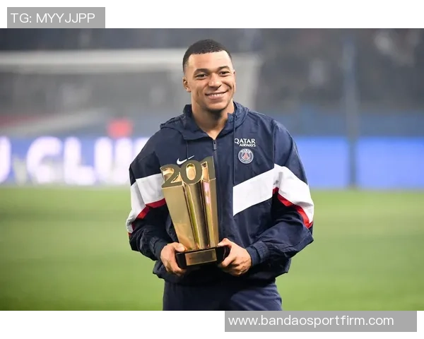 姆巴佩弟弟法甲崭露头角8场3球助球队紧追榜首庆祝动作致敬哥哥