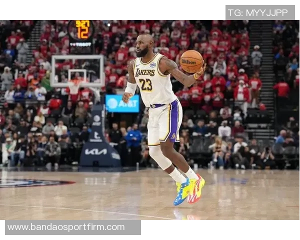 巴克利称詹姆斯为历史第三人不忍目睹其职业生涯末期的挣扎与困境